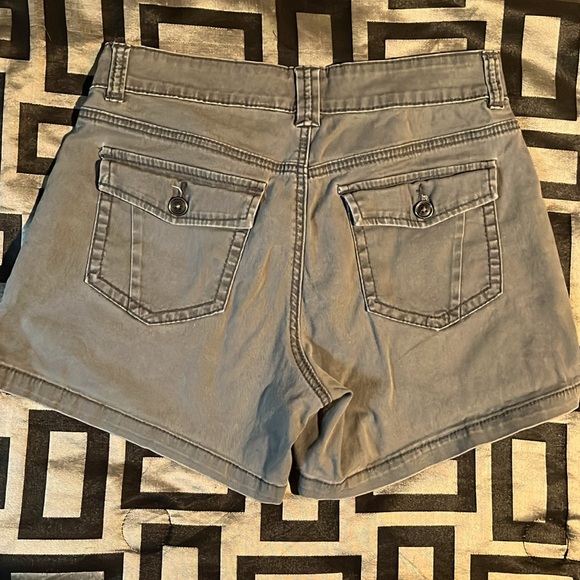 Women’s Shorts - Picture 2 of 6
